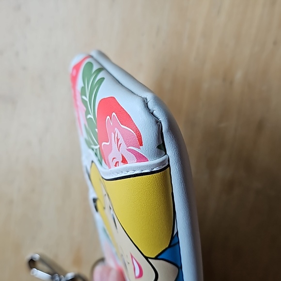DISNEY BUCKLE-DOWN ALICE IN THE WONDERLAND COIN POUCH - Picture 5 of 12
